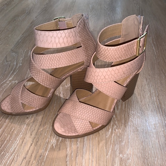 Heels! - Picture 2 of 3